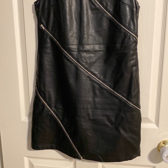 Dress - Picture 3 of 5